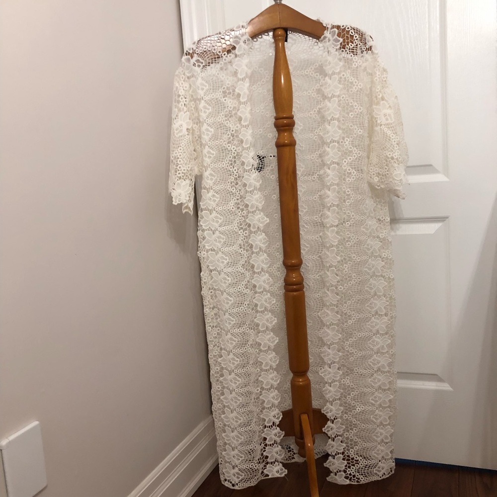 Short sleeve white forever 21 crochet doily kimono  size medium